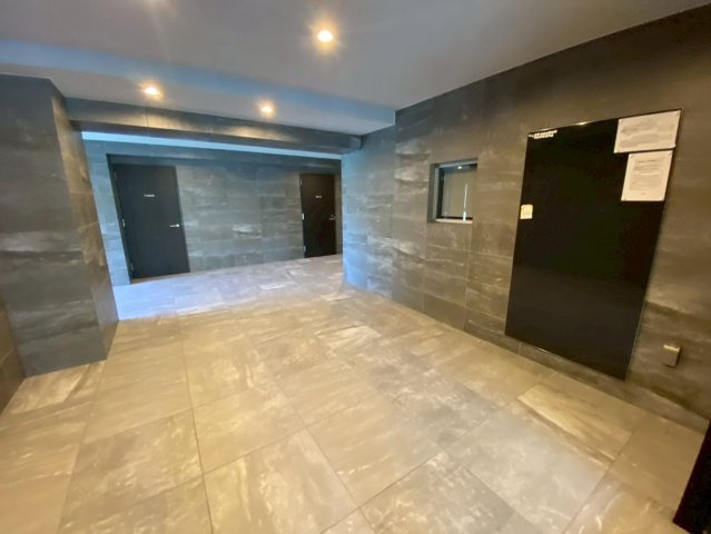 ケーディーエックスレジデンス原木中山のロビー