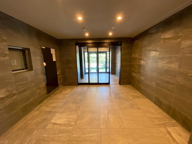 ケーディーエックスレジデンス原木中山のロビー