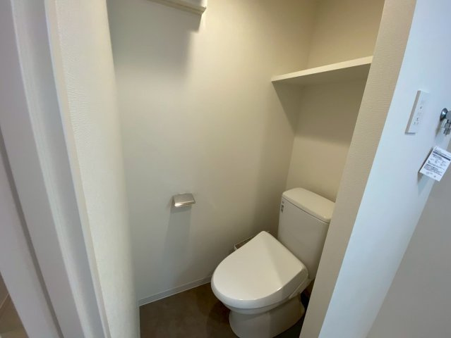 ケーディーエックスレジデンス原木中山のトイレ