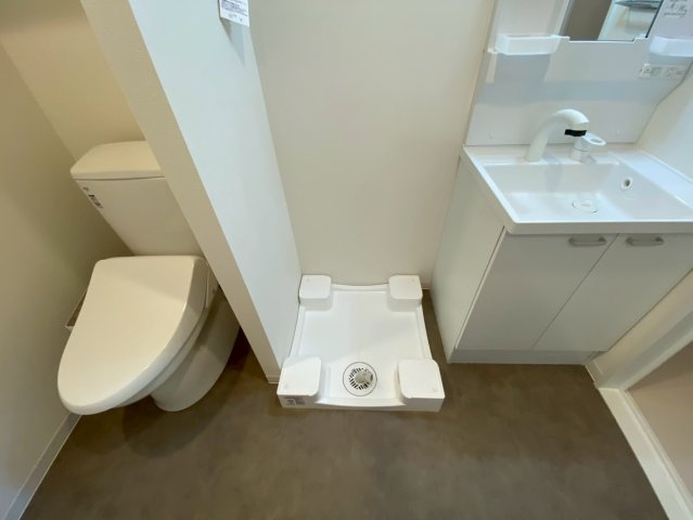 ケーディーエックスレジデンス原木中山のトイレ