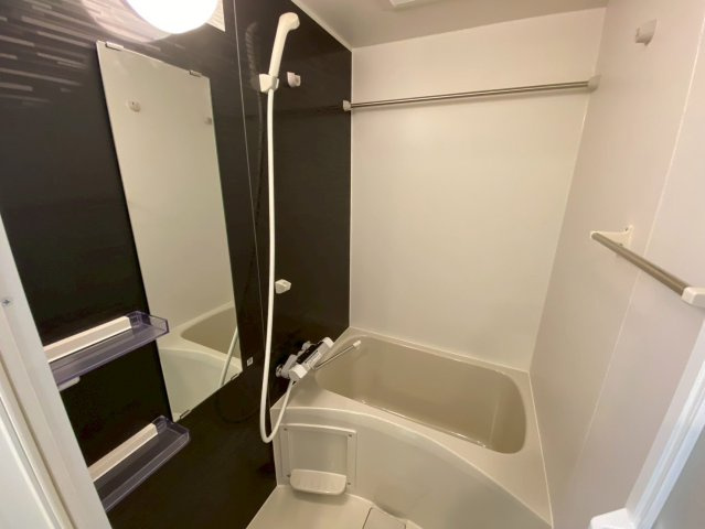 ケーディーエックスレジデンス原木中山の浴室