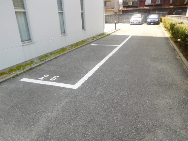 コーポ東延末の駐車場