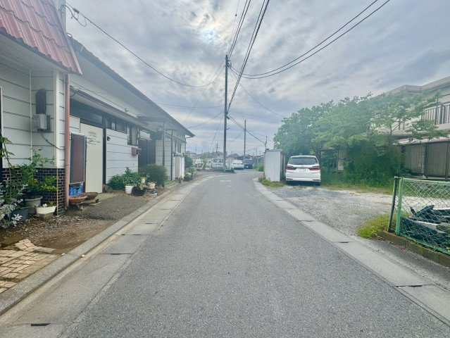 水戸市元吉田町中古戸建の前面道路含む現地写真