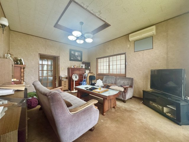 水戸市元吉田町中古戸建の居間・リビング