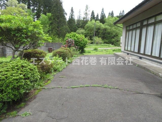 湯口佐野　土地建物の庭