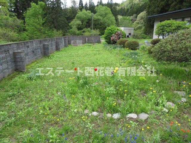 湯口佐野　土地建物の庭