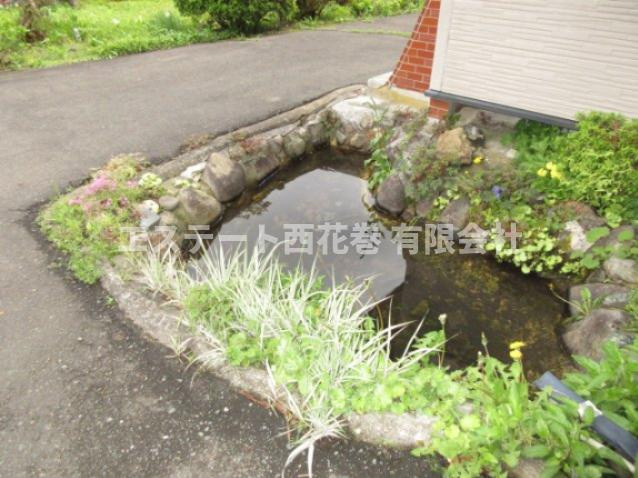 湯口佐野　土地建物の庭|池もあります