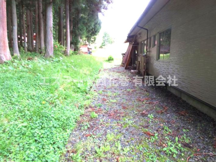 湯口佐野　土地建物の周辺|建物裏側