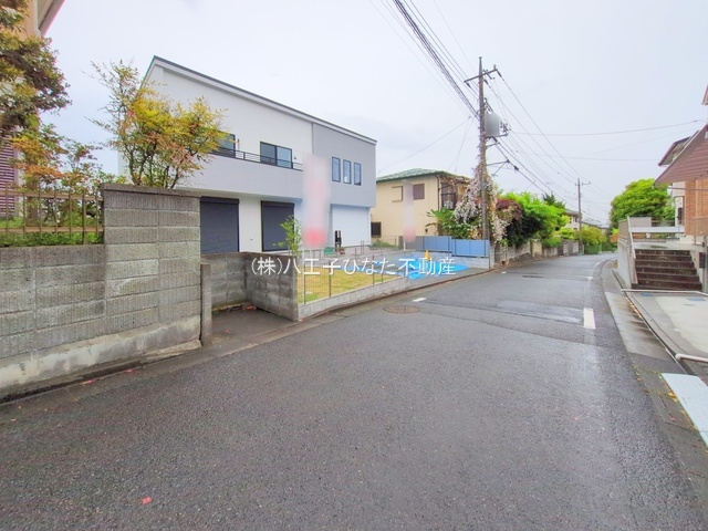 祝　成約済み　八王子市　狭間町　新築戸建ての前面道路含む現地写真|～仲介手数料無料☆八王子ひなた不動産～　八王子市狭間町　新築戸建て