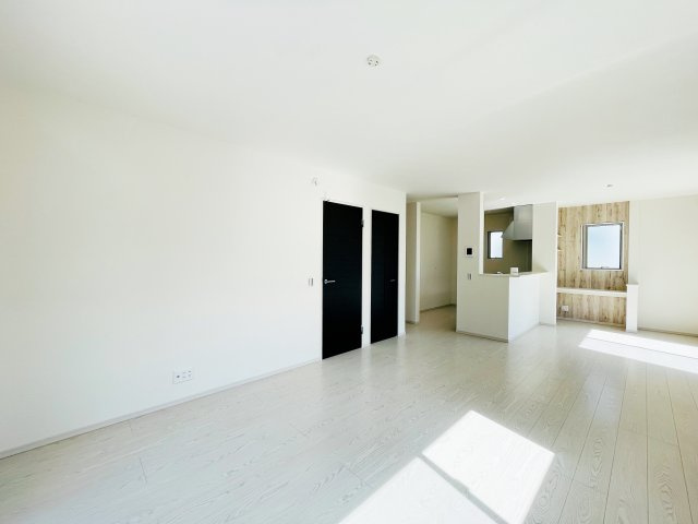 『八王子市新築戸建て』八王子市めじろ台1-41-2【仲介手数料無料】　７期の居間・リビング|～仲介手数料無料☆八王子ひなた不動産～　八王子市めじろ台　新築戸建て