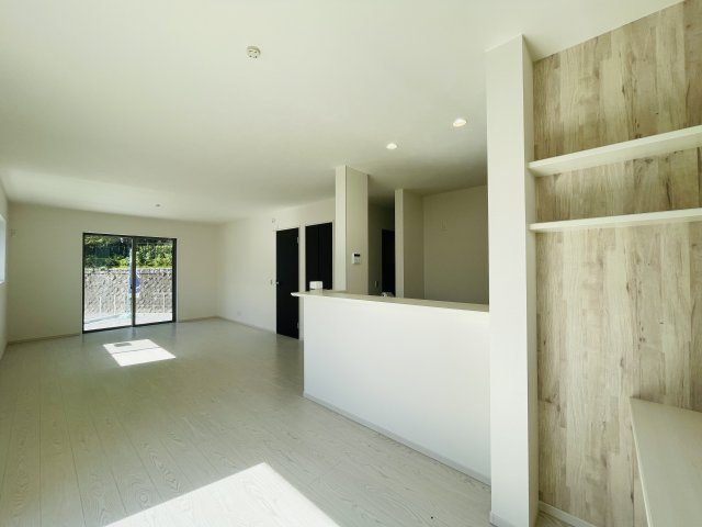 『八王子市新築戸建て』八王子市北野台2-26-12【仲介手数料無料】　９期の居間・リビング|～仲介手数料無料☆八王子ひなた不動産～　八王子市北野台　新築戸建て