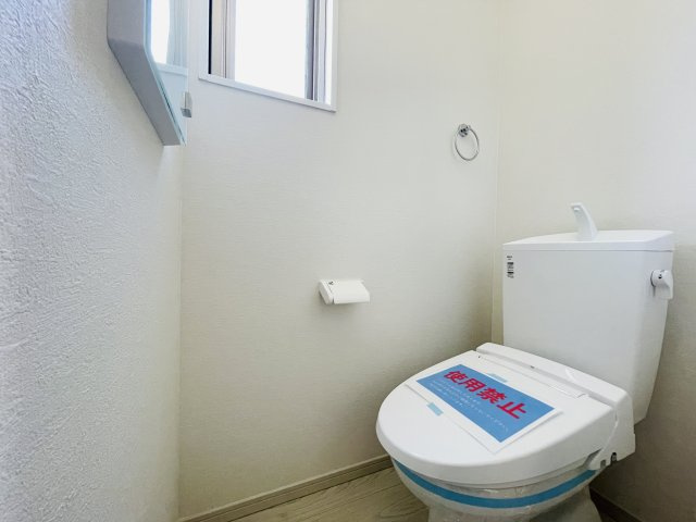 『八王子市新築戸建て』八王子市北野台2-26-12【仲介手数料無料】　９期のトイレ|～仲介手数料無料☆八王子ひなた不動産～　八王子市北野台　新築戸建て