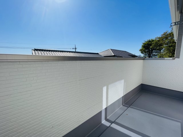 『八王子市新築戸建て』八王子市北野台2-26-12【仲介手数料無料】　９期のバルコニー|～仲介手数料無料☆八王子ひなた不動産～　八王子市北野台　新築戸建て