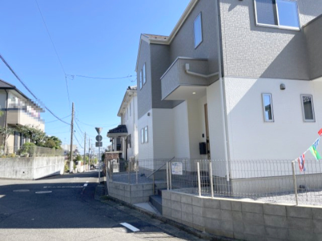 祝　成約済み　八王子市　北野台　新築戸建て　９期の前面道路含む現地写真|～仲介手数料無料☆八王子ひなた不動産～　八王子市北野台　新築戸建て