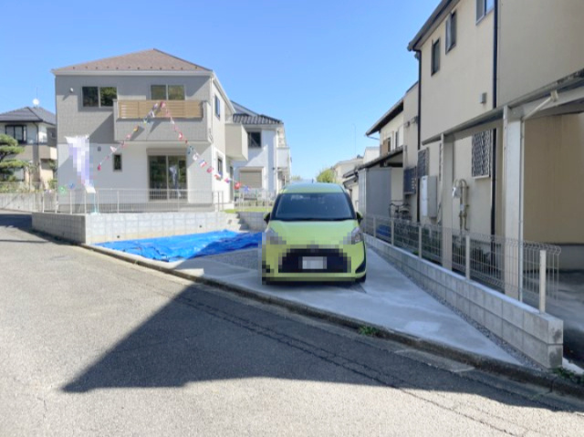 祝　成約済み　八王子市　北野台　新築戸建て　９期の駐車場|～仲介手数料無料☆八王子ひなた不動産～　八王子市北野台　新築戸建て