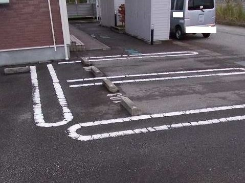 ル・オマージュⅢの駐車場|駐車場完備です