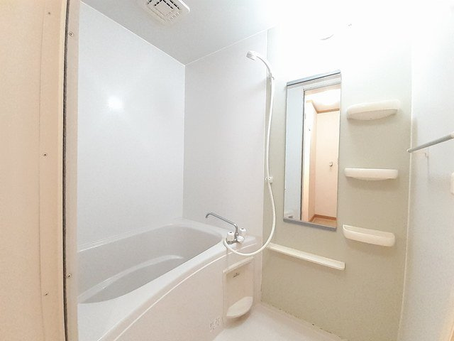 ル・オマージュⅢの浴室|ゆったり過ごせるお風呂です