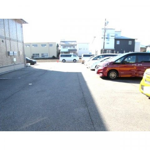 各務原市那加前洞新町４丁目のアパートの駐車場