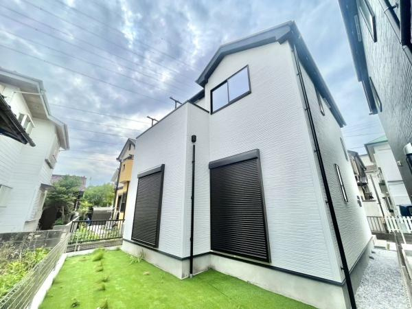 横浜市瀬谷区阿久和東３丁目の新築一戸建の外観|堂々と完成しました！いつでもご案内可能です！
お車でご自宅まで送迎承ります。