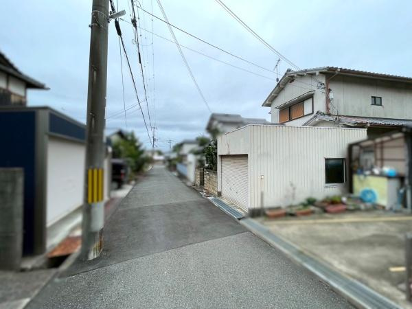 和歌山市園部　中古戸建の前面道路含む現地写真
