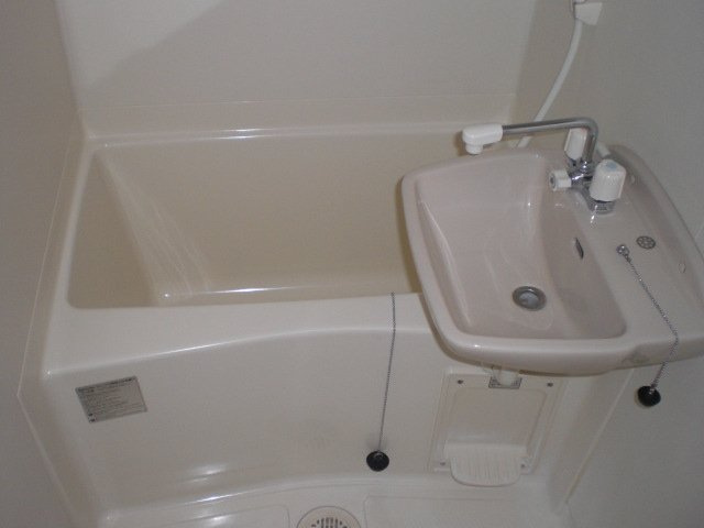 レオパレスぺガッソの浴室