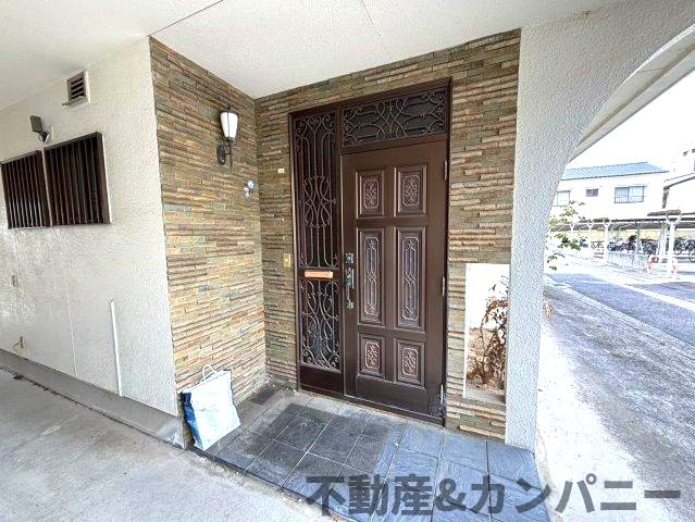 旭町中古戸建の玄関
