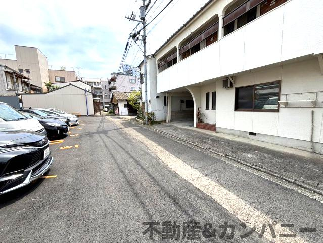 旭町中古戸建の前面道路含む現地写真|前面道路含む現地写真です