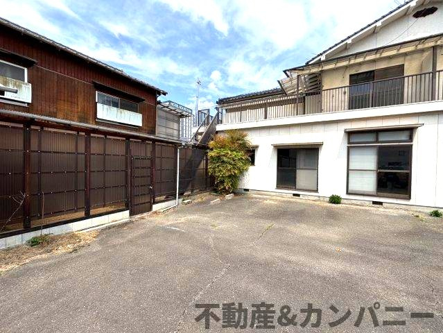 旭町中古戸建の駐車場|駐車場の用意があります