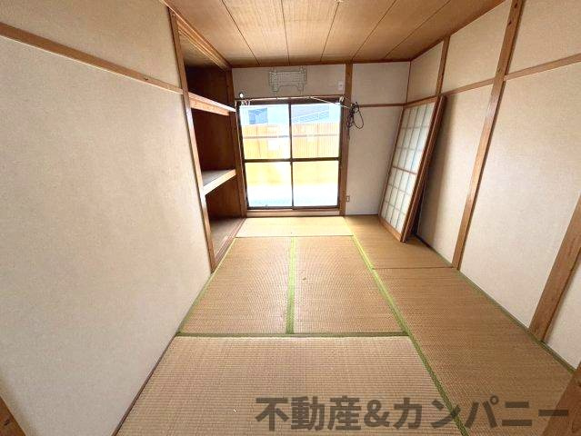 旭町中古戸建の和室|2階の１Rのお部屋です。明るい和室です