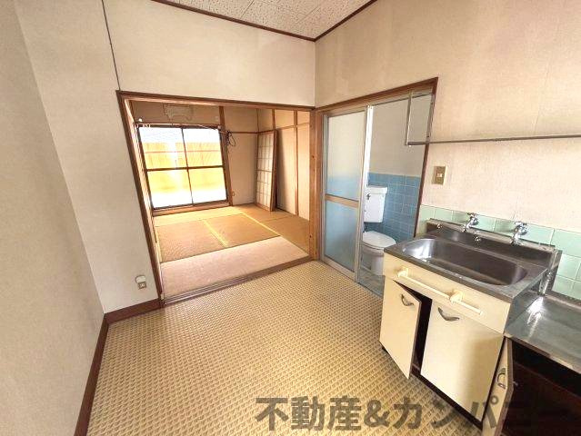 旭町中古戸建のキッチン|2階の１Rのお部屋です。キッチンでお料理をお楽しみください