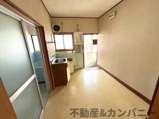 旭町中古戸建のキッチン|2階の１Rのお部屋です。キッチンでお料理をお楽しみください