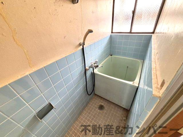 旭町中古戸建の浴室|2階の１Rのお部屋です。コンパクトで使いやすいお風呂です