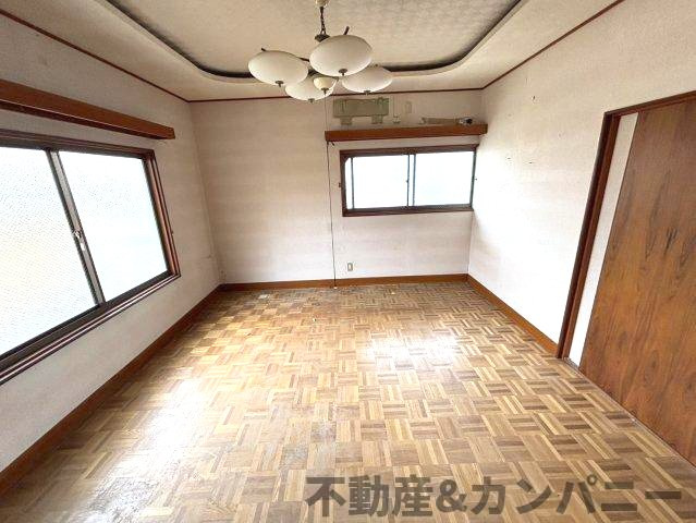 旭町中古戸建の洋室|コンパクトで使いやすい洋室です