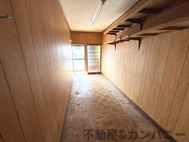 旭町中古戸建の洋室|使い勝手のいい洋室です