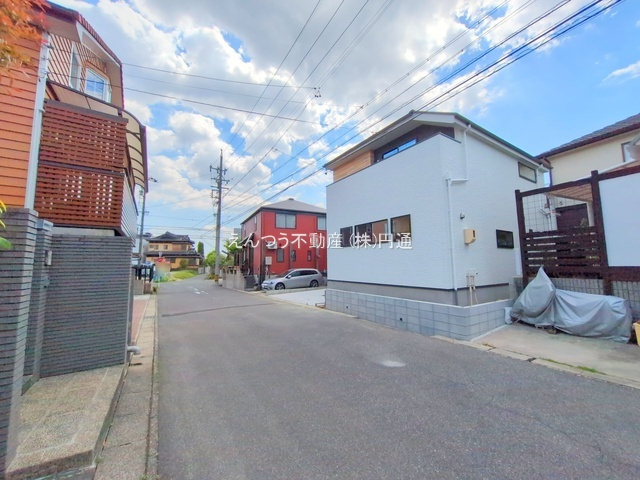 KIS梅森台1期の前面道路含む現地写真