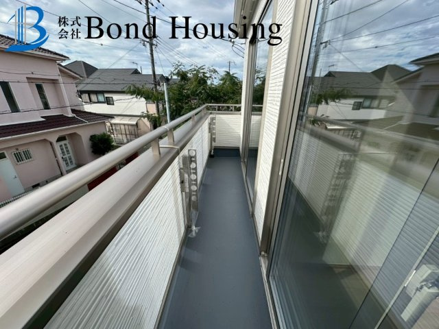 閑静な住環境　桃山台6丁目　新築2区画　1号棟のバルコニー