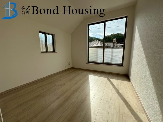 閑静な住環境　桃山台6丁目　新築2区画　1号棟の洋室