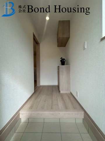 閑静な住環境　桃山台6丁目　新築2区画　1号棟の玄関