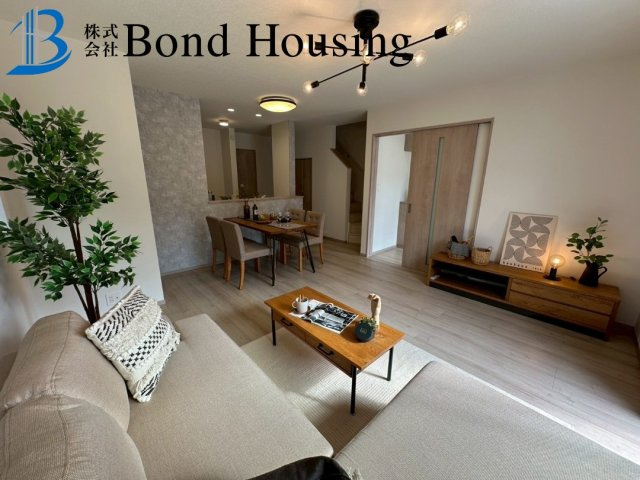 閑静な住環境　桃山台6丁目　新築2区画　1号棟の居間・リビング