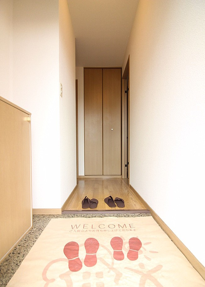 ドエリング朝妻【キャッシュバック対象物件】の玄関|シンプルで使いやすい玄関です