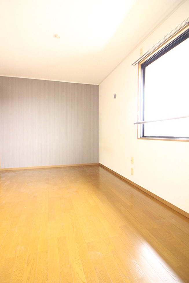 ドエリング朝妻【キャッシュバック対象物件】の寝室|落ち着いて過ごせるお部屋なので、寝室にいかがでしょうか