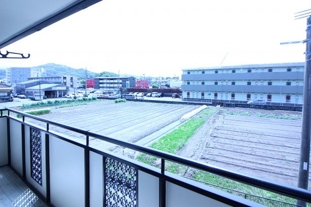 ドエリング朝妻【キャッシュバック対象物件】のバルコニー|広々としたバルコニーです