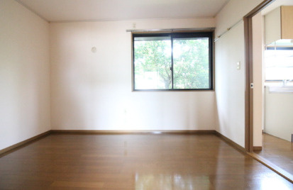 ドエリング朝妻【キャッシュバック対象物件】の洋室|明るい洋室です