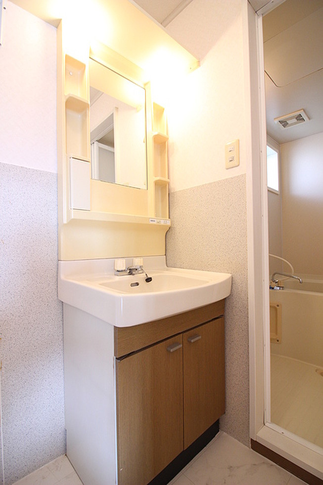 ドエリング朝妻【キャッシュバック対象物件】の独立洗面台|独立洗面台、朝の身支度には欠かせません