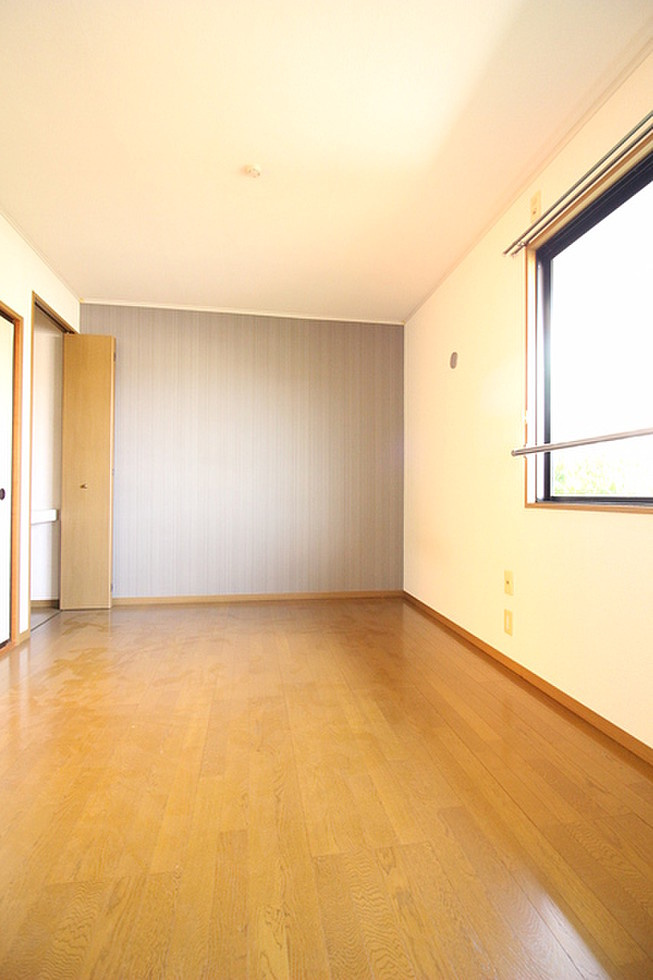 ドエリング朝妻【キャッシュバック対象物件】の洋室|使い勝手のいい洋室です