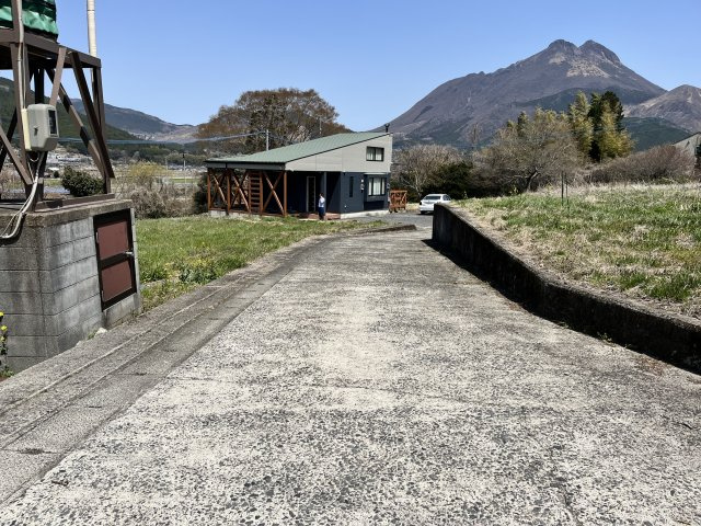 【前面道路含む現地写真】 | 湯布院売別荘