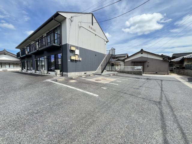 カルムKの駐車場