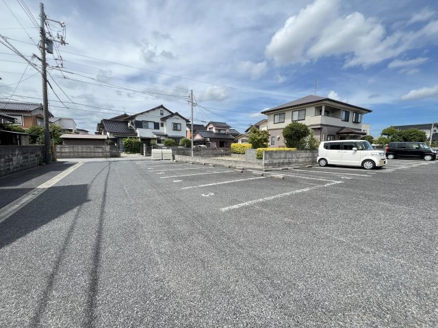 カルムKの駐車場