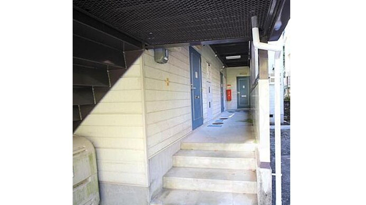 川西市花屋敷１丁目　一棟収益アパート　リフォーム履歴有の玄関