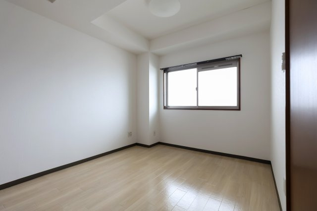 トーヨーハイツの洋室|北側6帖洋室　2023年3月にクロス・床張り替え